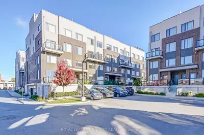 Condo Townhouse in Pickering