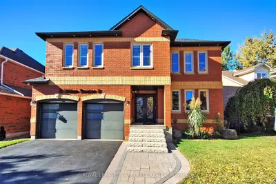 Detached in Whitby