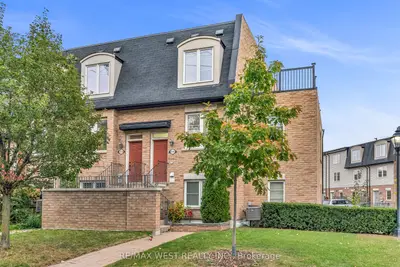 Att/Row/Townhouse in Toronto