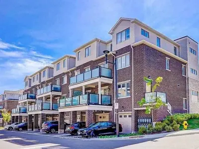 Att/Row/Townhouse in Pickering