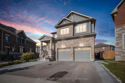 Detached in Whitby