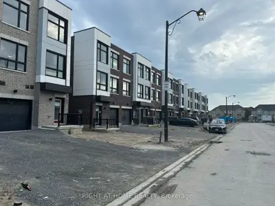 Att/Row/Townhouse in Ajax