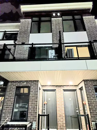 Condo Townhouse in Pickering