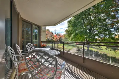 Condo Apartment in Oshawa