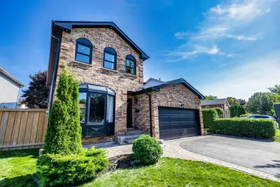 Detached in Whitby