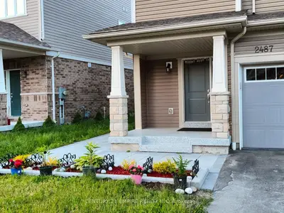 Att/Row/Townhouse in Oshawa