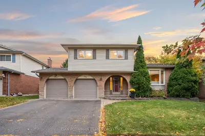 Detached in Whitby