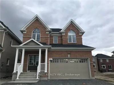 Detached in Oshawa