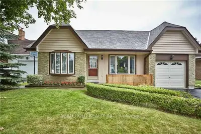 Detached in Whitby