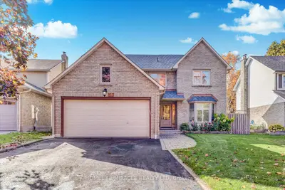 Detached in Whitby