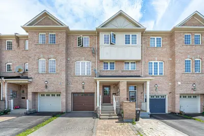 Att/Row/Townhouse in Toronto