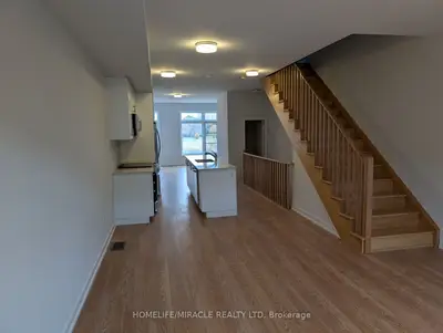 Att/Row/Townhouse in Toronto