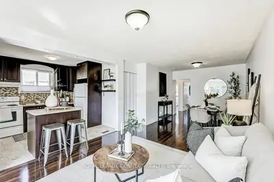 Semi-Detached in Ajax