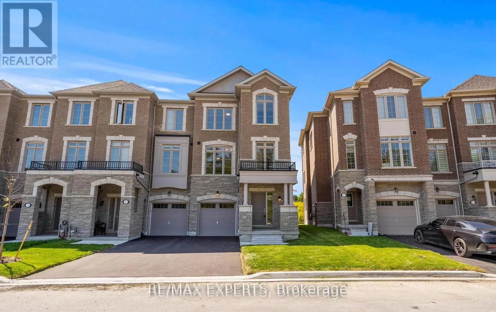 Att/Row/Townhouse in Ajax