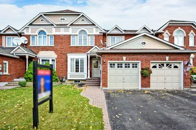Att/Row/Townhouse in Ajax