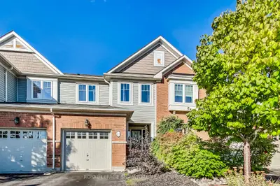 Att/Row/Townhouse in Oshawa