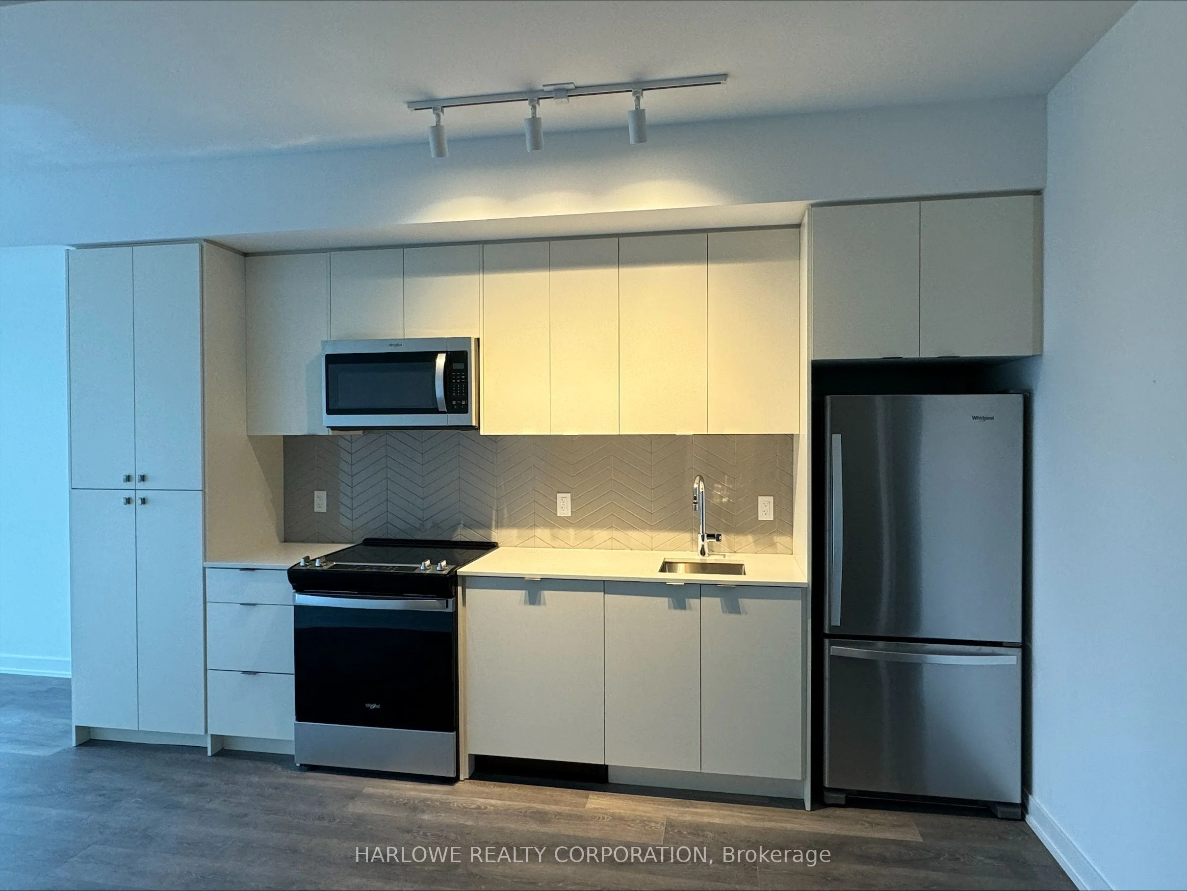 Condo Apartment in Whitby