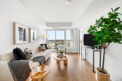 Condo Apartment in Pickering