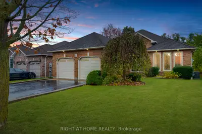Detached in Whitby