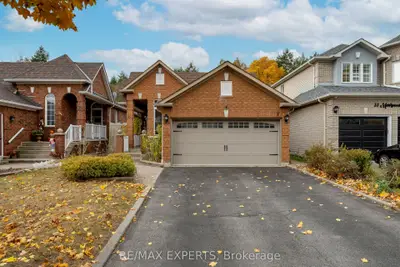 Detached in Whitby