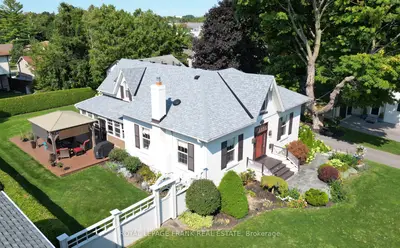 Detached in Whitby