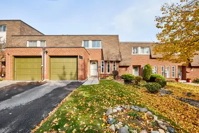 Condo Townhouse in Ajax