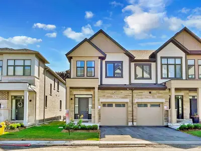 Att/Row/Townhouse in Oshawa