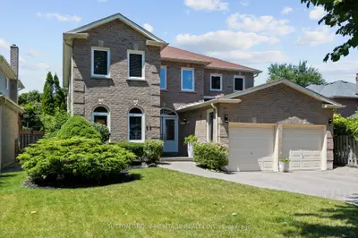 Detached in Whitby