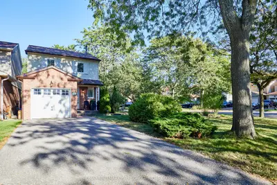 Detached in Whitby