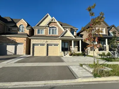 Detached in Whitby