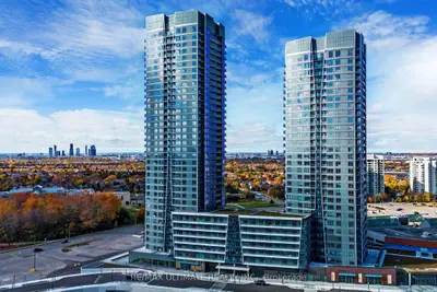 Condo Apartment in Vaughan