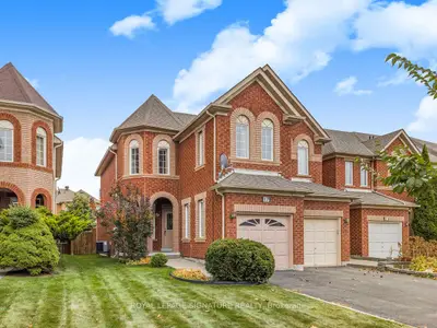 Att/Row/Townhouse in Vaughan