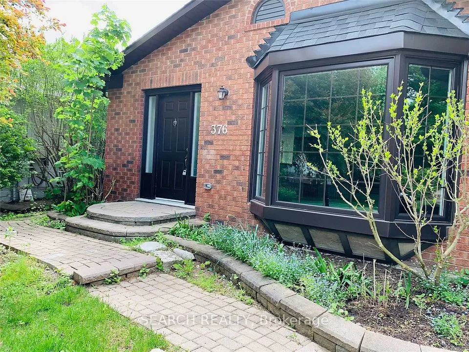 376 Lorne Avenue Lower, Newmarket, ON L3Y 4L2