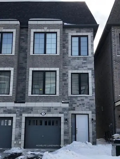 Semi-Detached in Richmond Hill
