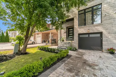 Semi-Detached in Richmond Hill