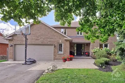 18 FLINT Crescent, Whitchurch-Stouffville, ON L4A 1A2