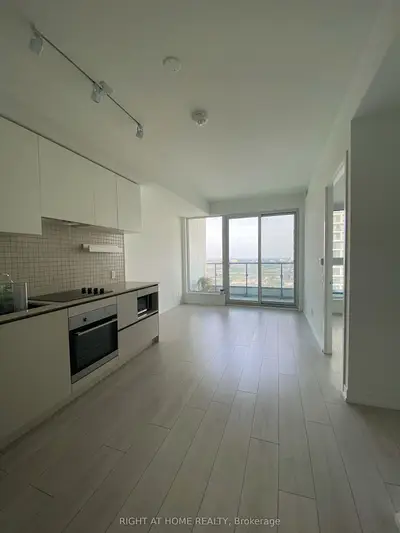 Condo Apartment in Vaughan