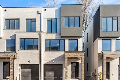 Att/Row/Townhouse in Richmond Hill