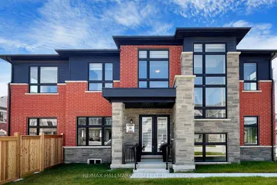 Detached in Richmond Hill