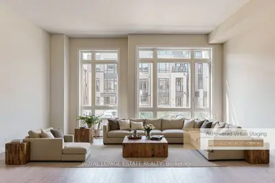 Att/Row/Townhouse in Richmond Hill