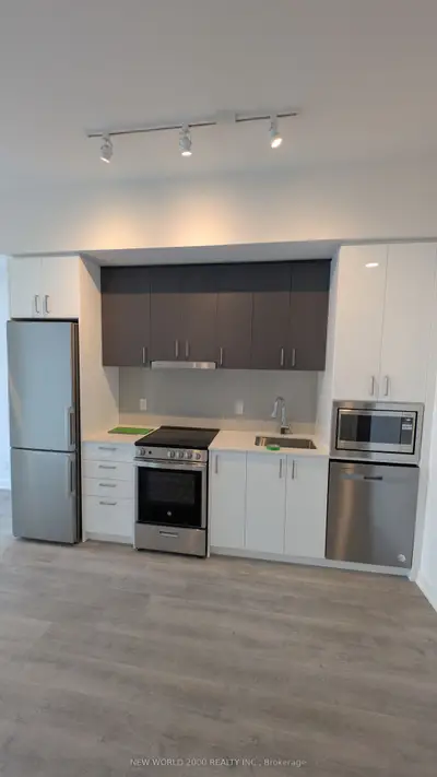 Condo Apartment in Vaughan