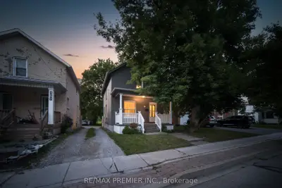 371 Eagle Street, Newmarket, On L3y 1k5