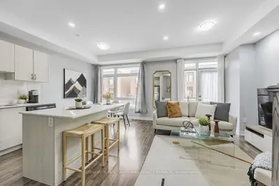 Att/Row/Townhouse in Vaughan