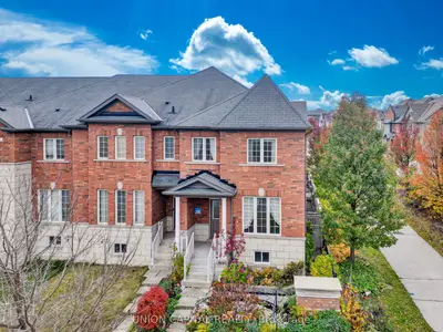 Att/Row/Townhouse in Markham