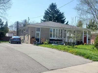 Semi-Detached in Richmond Hill
