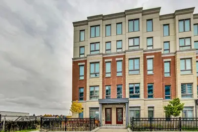 Att/Row/Townhouse in Markham
