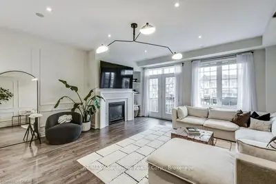 Att/Row/Townhouse in Vaughan