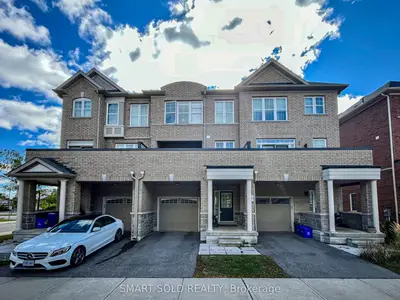 Att/Row/Townhouse in Vaughan