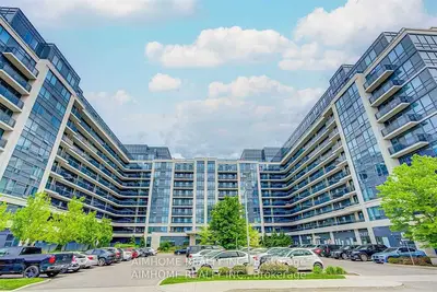 Condo Apartment in Richmond Hill