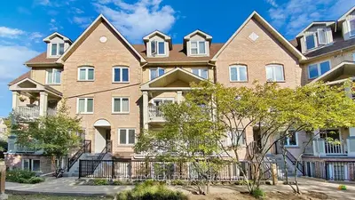 Condo Apartment in Richmond Hill